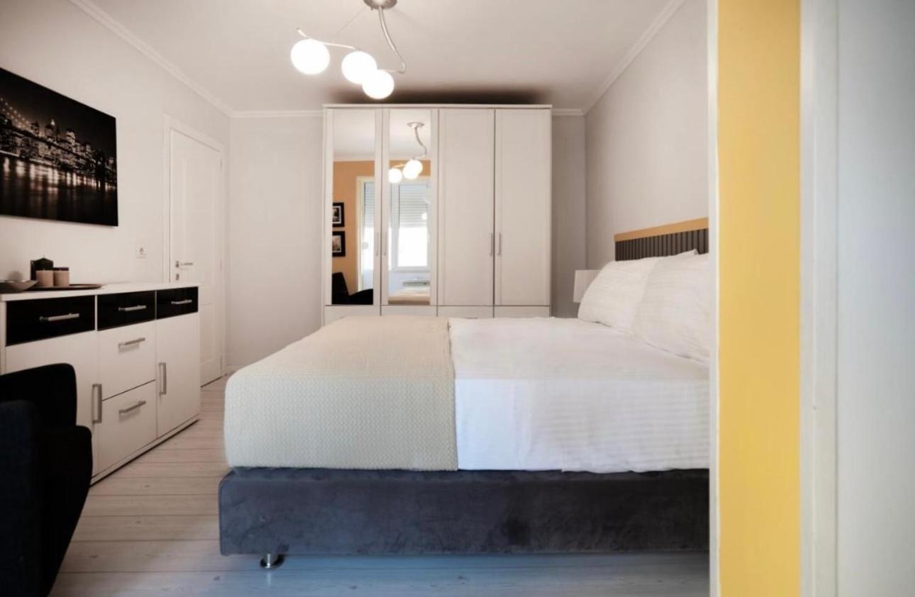 Euphoria Apartment *